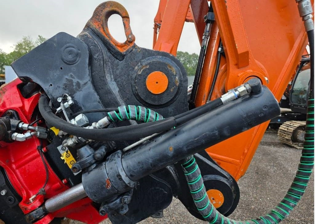 Hitachi ZX225USRLC-6 - Excavadora de cadenas: foto 5 Hitachi ZX225USRLC-6 - Excavadora de cadenas: foto 5