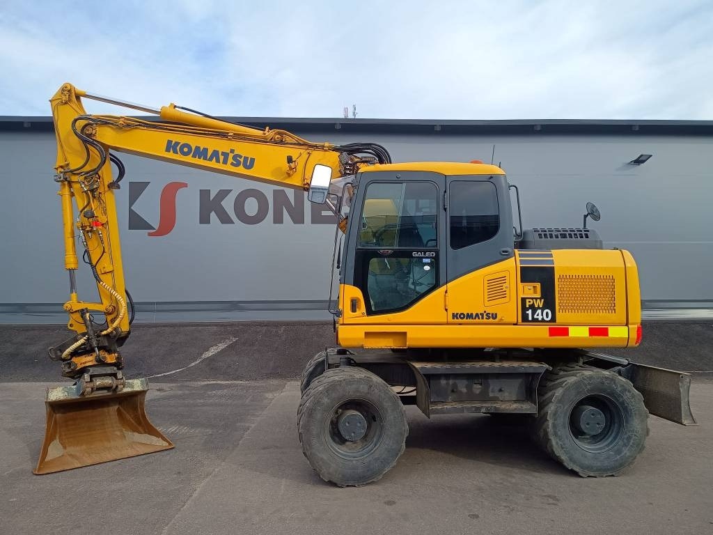 Komatsu MYYTY! SOLD! PW140-7 PYÖRITTÄJÄLLÄ - Excavadora de ruedas: foto 1 Komatsu MYYTY! SOLD! PW140-7 PYÖRITTÄJÄLLÄ - Excavadora de ruedas: foto 1