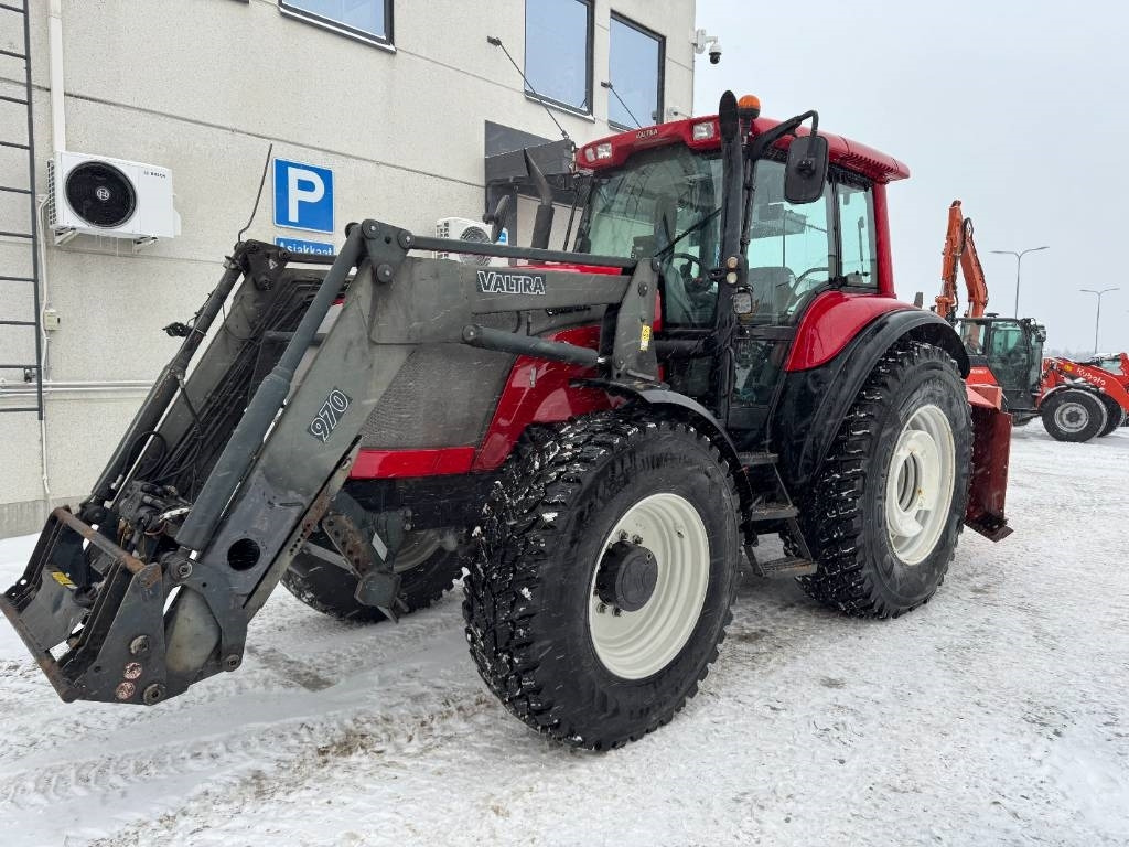 Valtra MYYTY! SOLD! M130 ETUKUORMAAJALLA - Tractor: foto 2 Valtra MYYTY! SOLD! M130 ETUKUORMAAJALLA - Tractor: foto 2