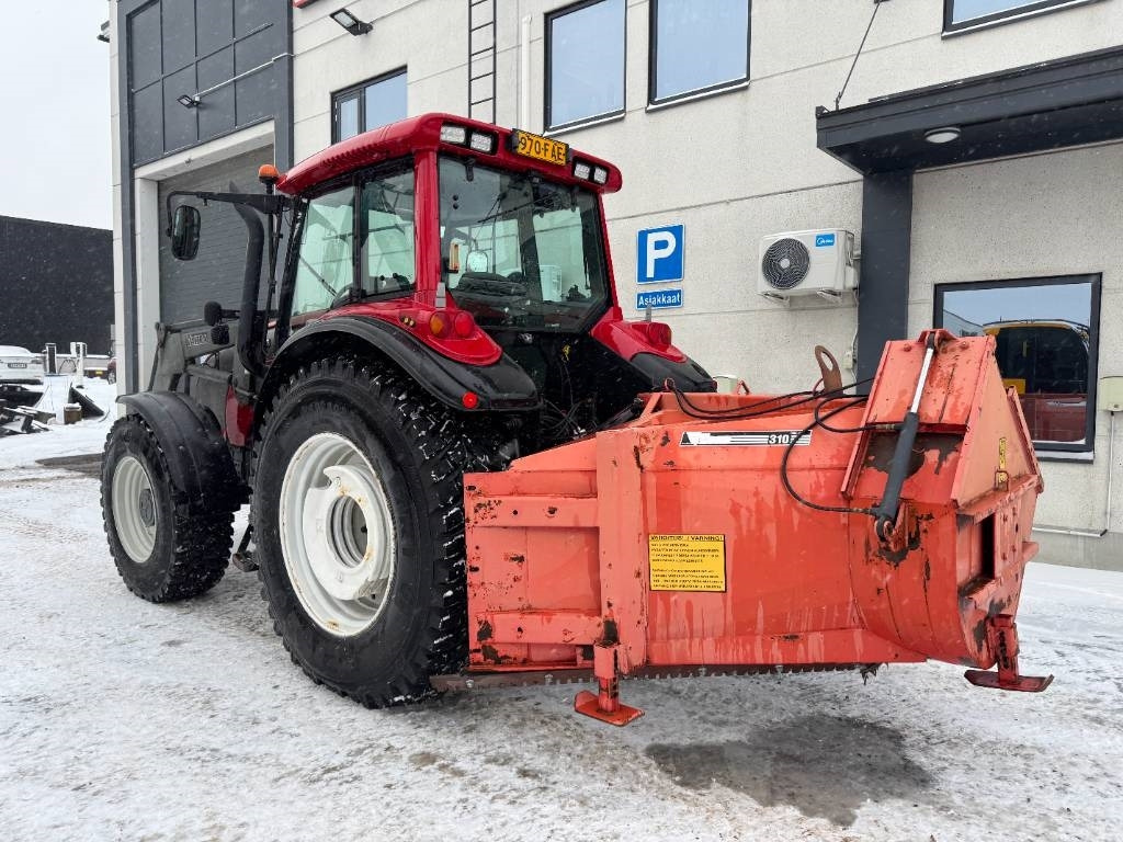 Valtra MYYTY! SOLD! M130 ETUKUORMAAJALLA - Tractor: foto 3 Valtra MYYTY! SOLD! M130 ETUKUORMAAJALLA - Tractor: foto 3