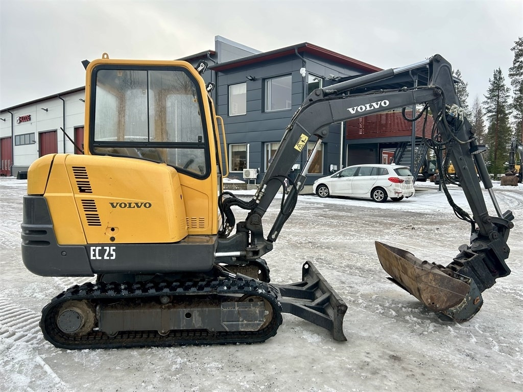 Volvo MYYTY! SOLD! EC25 KALLISTAJA, 2-KAUHAA - Miniexcavadora: foto 5 Volvo MYYTY! SOLD! EC25 KALLISTAJA, 2-KAUHAA - Miniexcavadora: foto 5