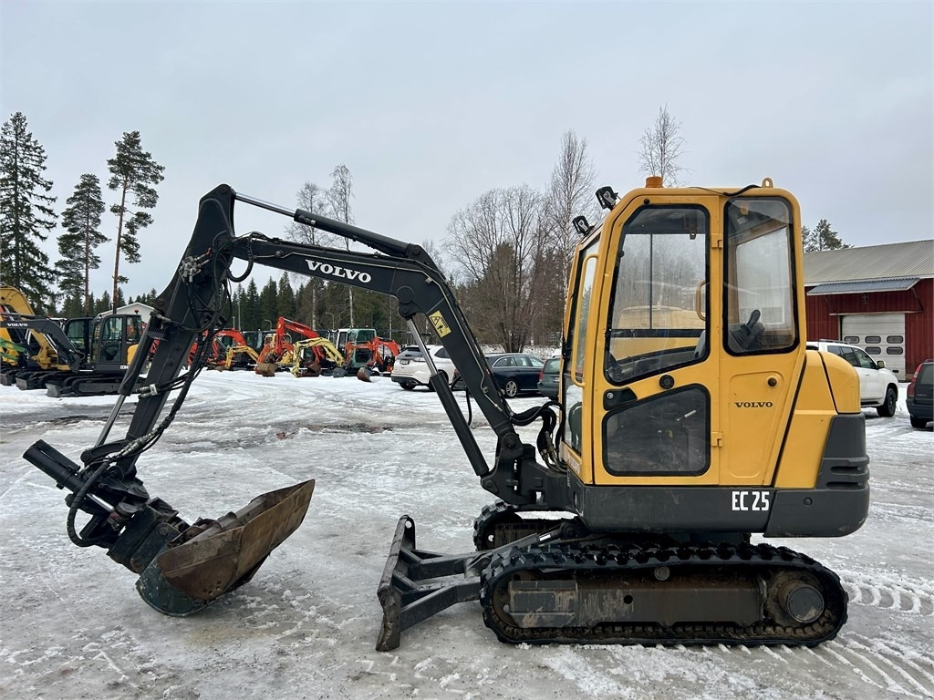 Volvo MYYTY! SOLD! EC25 KALLISTAJA, 2-KAUHAA - Miniexcavadora: foto 1 Volvo MYYTY! SOLD! EC25 KALLISTAJA, 2-KAUHAA - Miniexcavadora: foto 1