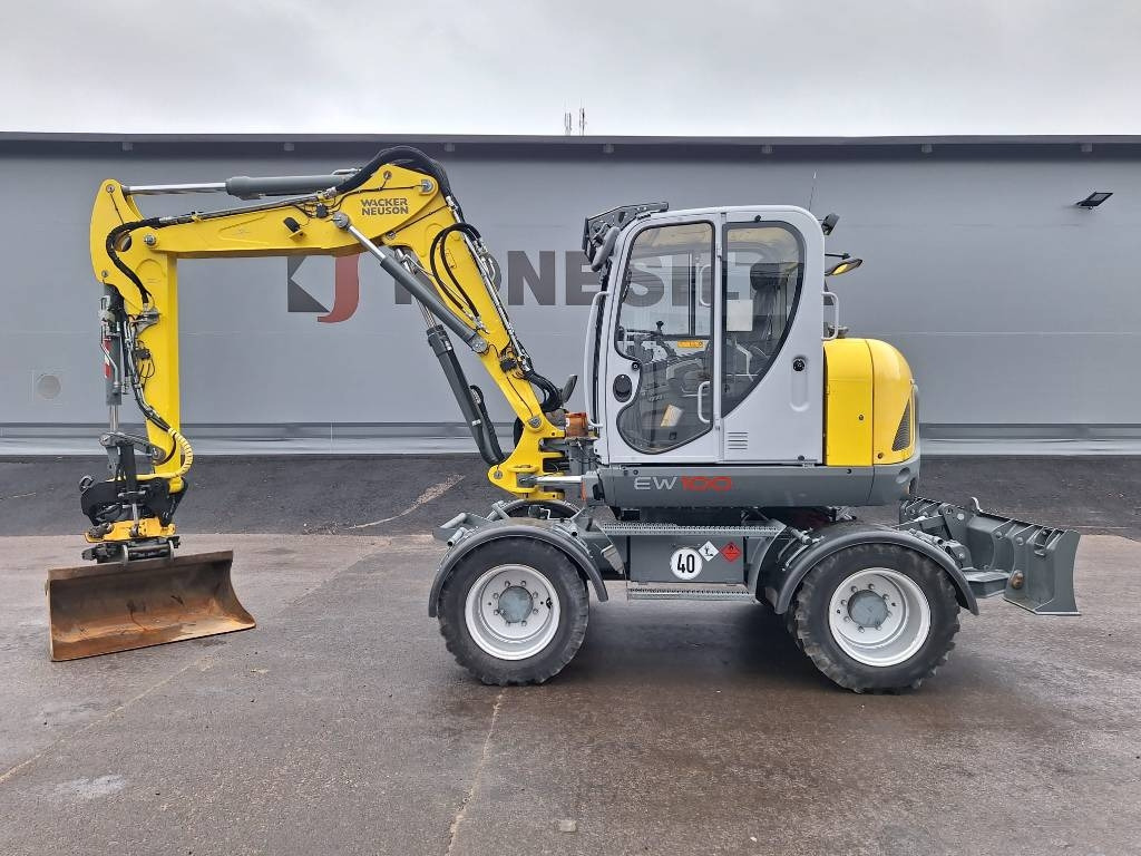 Wacker EW100 PYÖRITTÄJÄLLÄ  - Excavadora de ruedas: foto 1 Wacker EW100 PYÖRITTÄJÄLLÄ  - Excavadora de ruedas: foto 1