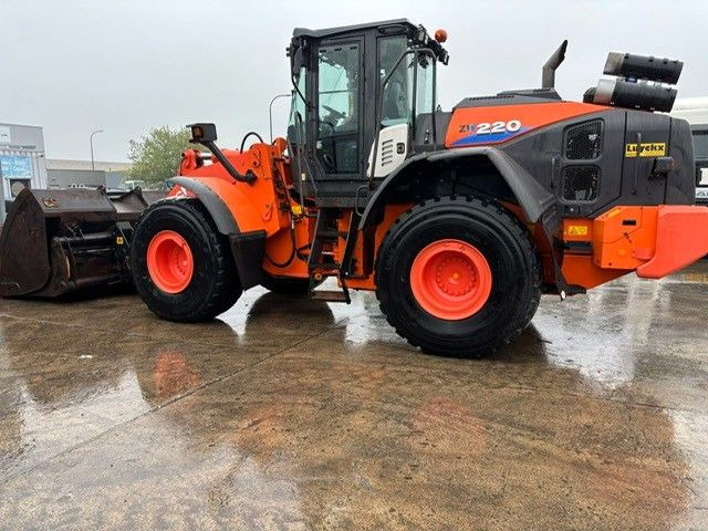 Hitachi ZW220-6. Hochkippschaufel. Wage. - Cargadora de ruedas: foto 2 Hitachi ZW220-6. Hochkippschaufel. Wage. - Cargadora de ruedas: foto 2