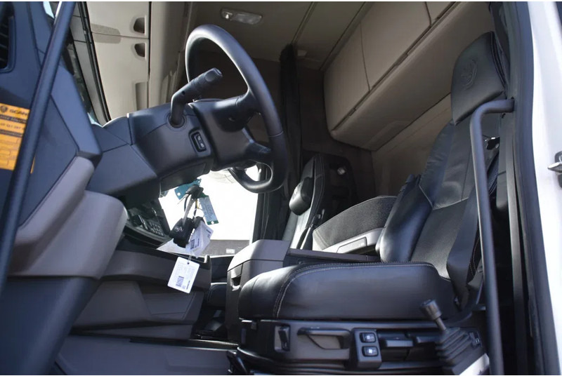 Scania R 460 NGS 6x4NB - SUPER - FULL AIR - RETARDER - 148 TKM - PARK. AIRCO - HYDRAULIC SYSTEM - LED - LEATHER SEATS - EXCELLENT CONDI - Cabeza tractora: foto 4 Scania R 460 NGS 6x4NB - SUPER - FULL AIR - RETARDER - 148 TKM - PARK. AIRCO - HYDRAULIC SYSTEM - LED - LEATHER SEATS - EXCELLENT CONDI - Cabeza tractora: foto 4