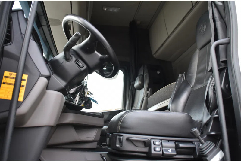 Scania R 460 NGS 6x4NB - SUPER - FULL AIR - RETARDER - 148 TKM - PARK. AIRCO - HYDRAULIC SYSTEM - LED - LEATHER SEATS - EXCELLENT CONDI - Cabeza tractora: foto 4 Scania R 460 NGS 6x4NB - SUPER - FULL AIR - RETARDER - 148 TKM - PARK. AIRCO - HYDRAULIC SYSTEM - LED - LEATHER SEATS - EXCELLENT CONDI - Cabeza tractora: foto 4