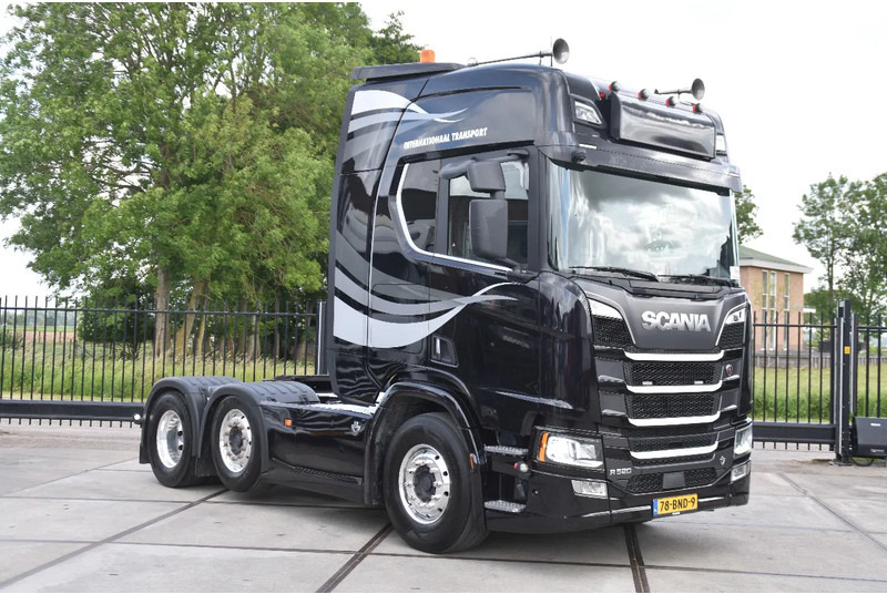 Scania R520 V8 NGS 6x2/4 - 701 TKM - NAVI - LEATHER SEATS - ALCOA'S - LED LIGHTS - TOP CONDITION - - Cabeza tractora: foto 1 Scania R520 V8 NGS 6x2/4 - 701 TKM - NAVI - LEATHER SEATS - ALCOA'S - LED LIGHTS - TOP CONDITION - - Cabeza tractora: foto 1
