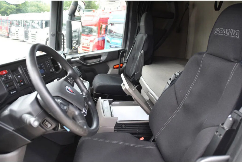 Scania S410 4x2EB MEGA 95 cm or 103 cm driving height - RETARDER - 822 TKM - FULL AIR - PARK. AIRCO - 2 x FUEL TANKS - TOP CONDITION - - Cabeza tractora: foto 5 Scania S410 4x2EB MEGA 95 cm or 103 cm driving height - RETARDER - 822 TKM - FULL AIR - PARK. AIRCO - 2 x FUEL TANKS - TOP CONDITION - - Cabeza tractora: foto 5