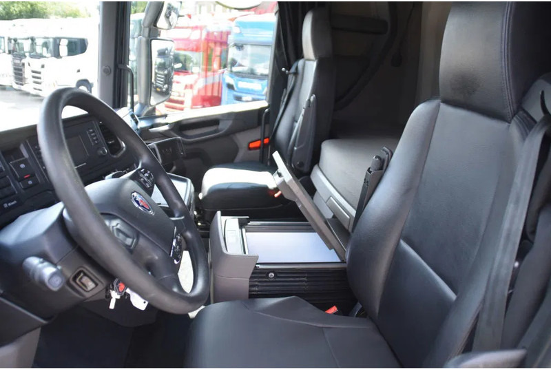 Scania S410 NGS 4x2EB MEGA 95 cm or 103 cm driving height - RETARDER - 649 TKM - FULL AIR - PARK. AIRCO - LEATHER SEATS - 2 x FUEL TANK - Cabeza tractora: foto 5 Scania S410 NGS 4x2EB MEGA 95 cm or 103 cm driving height - RETARDER - 649 TKM - FULL AIR - PARK. AIRCO - LEATHER SEATS - 2 x FUEL TANK - Cabeza tractora: foto 5