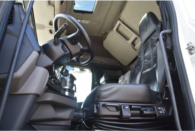 Scania S450 NGS 4x2 - RETARDER - 709 TKM - PARK. AIRCO - LEATHER SEATS - 2 x FUEL TANKS - LED LIGHTS - TOP CONDITION - - Cabeza tractora: foto 4 Scania S450 NGS 4x2 - RETARDER - 709 TKM - PARK. AIRCO - LEATHER SEATS - 2 x FUEL TANKS - LED LIGHTS - TOP CONDITION - - Cabeza tractora: foto 4