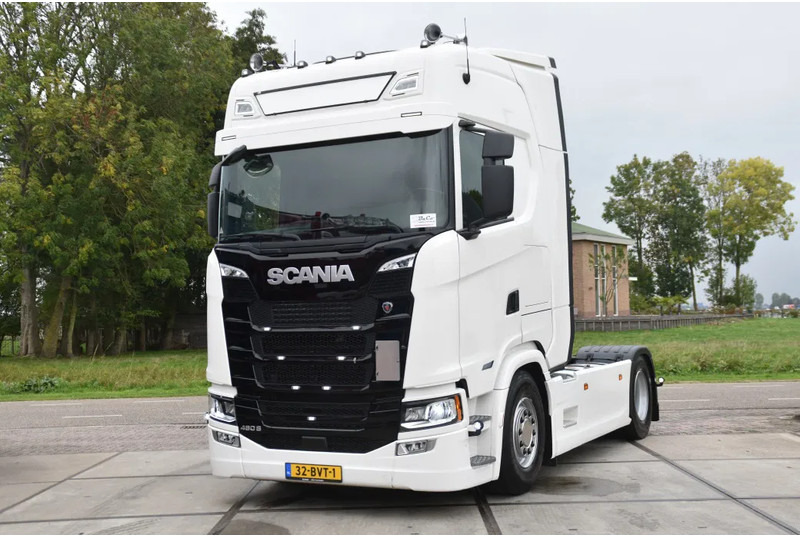 Scania S460 NGS 4x2NB - ONLY 71 TKM - FULL AIR - PARK. AIRCO - LEATHER SEATS - 2 x FUEL TANKS - LED LIGHTS - EXCELLENT CONDITION - - Cabeza tractora: foto 2 Scania S460 NGS 4x2NB - ONLY 71 TKM - FULL AIR - PARK. AIRCO - LEATHER SEATS - 2 x FUEL TANKS - LED LIGHTS - EXCELLENT CONDITION - - Cabeza tractora: foto 2