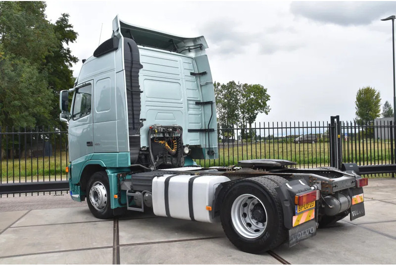 Volvo FH 420 Globe 4x2 - EURO 3 - ONLY 680 TKM - AUT. GEARBOX - AIRCO - 2 x FUEL TANKS - GOOD CONDITION - - Cabeza tractora: foto 3 Volvo FH 420 Globe 4x2 - EURO 3 - ONLY 680 TKM - AUT. GEARBOX - AIRCO - 2 x FUEL TANKS - GOOD CONDITION - - Cabeza tractora: foto 3