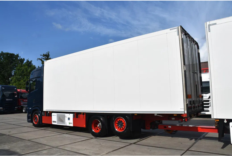 Scania S520 V8 NGS 6x2*4NB - THERMO KING - RETARDER - FULL AIR - WHEELBASE: 515 CM - LED LIGHTS - TOP CONDITION - - Camión frigorífico: foto 3 Scania S520 V8 NGS 6x2*4NB - THERMO KING - RETARDER - FULL AIR - WHEELBASE: 515 CM - LED LIGHTS - TOP CONDITION - - Camión frigorífico: foto 3