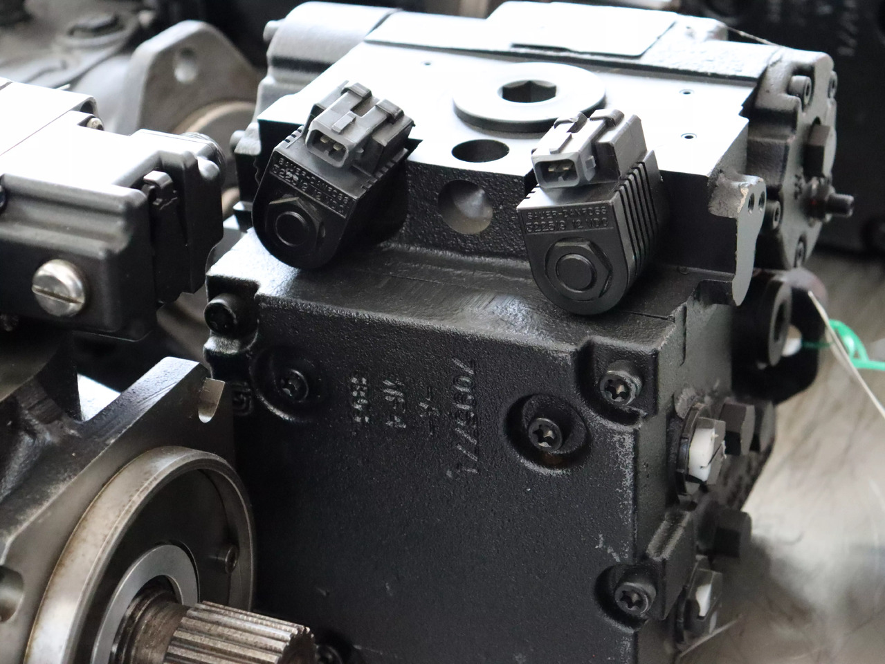 DANFOSS 42R28CF8NN53UDXAP1Z3434N61 - Bomba hidráulica para Equipo de manutención: foto 3 DANFOSS 42R28CF8NN53UDXAP1Z3434N61 - Bomba hidráulica para Equipo de manutención: foto 3