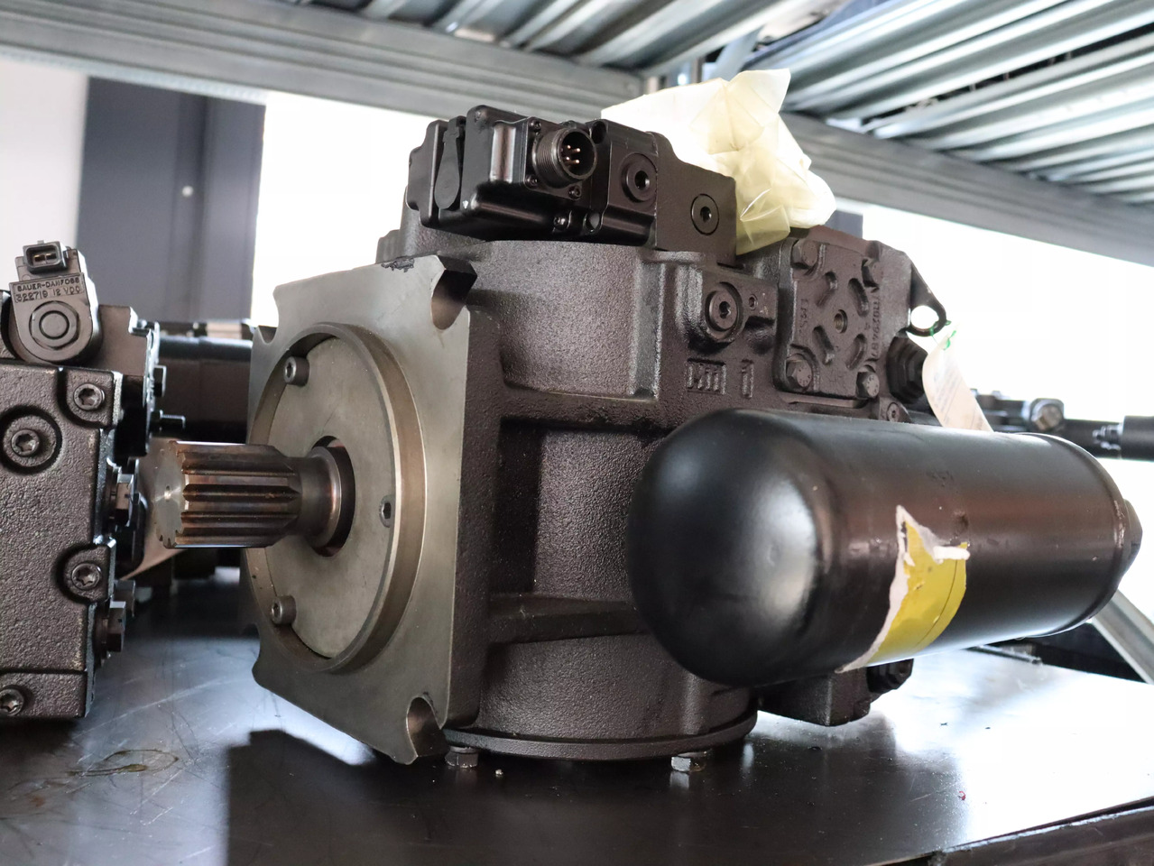 DANFOSS 90L130KPVBJ8ELRF4F03GBA424236 - Bomba hidráulica para Equipo de manutención: foto 1 DANFOSS 90L130KPVBJ8ELRF4F03GBA424236 - Bomba hidráulica para Equipo de manutención: foto 1