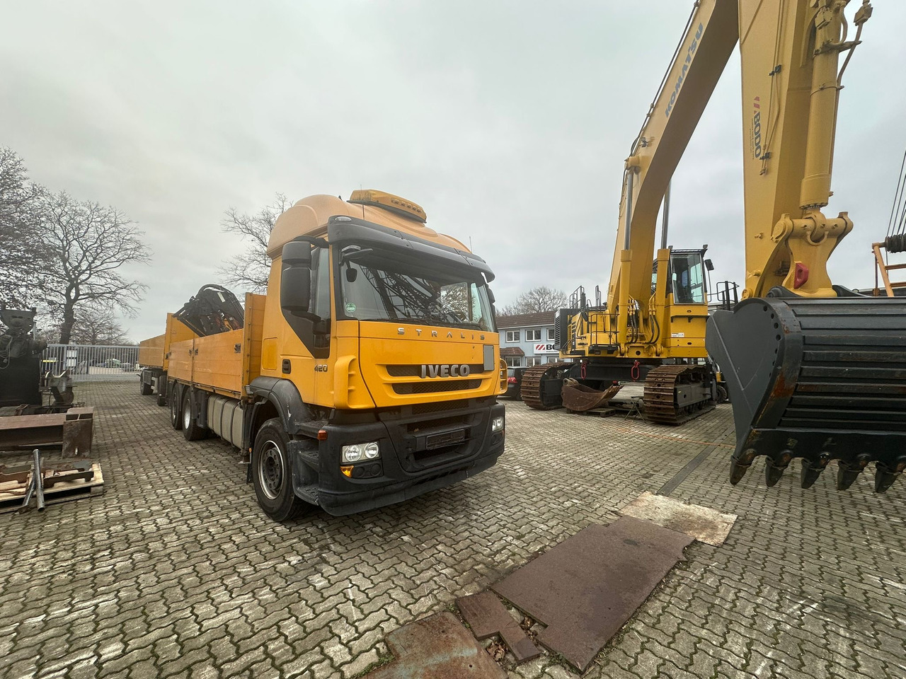 IVECO STRALIS 420 truck open box with TEREX loading crane 290.2E-A3 - Camión multibasculante, Camión grúa: foto 1 IVECO STRALIS 420 truck open box with TEREX loading crane 290.2E-A3 - Camión multibasculante, Camión grúa: foto 1