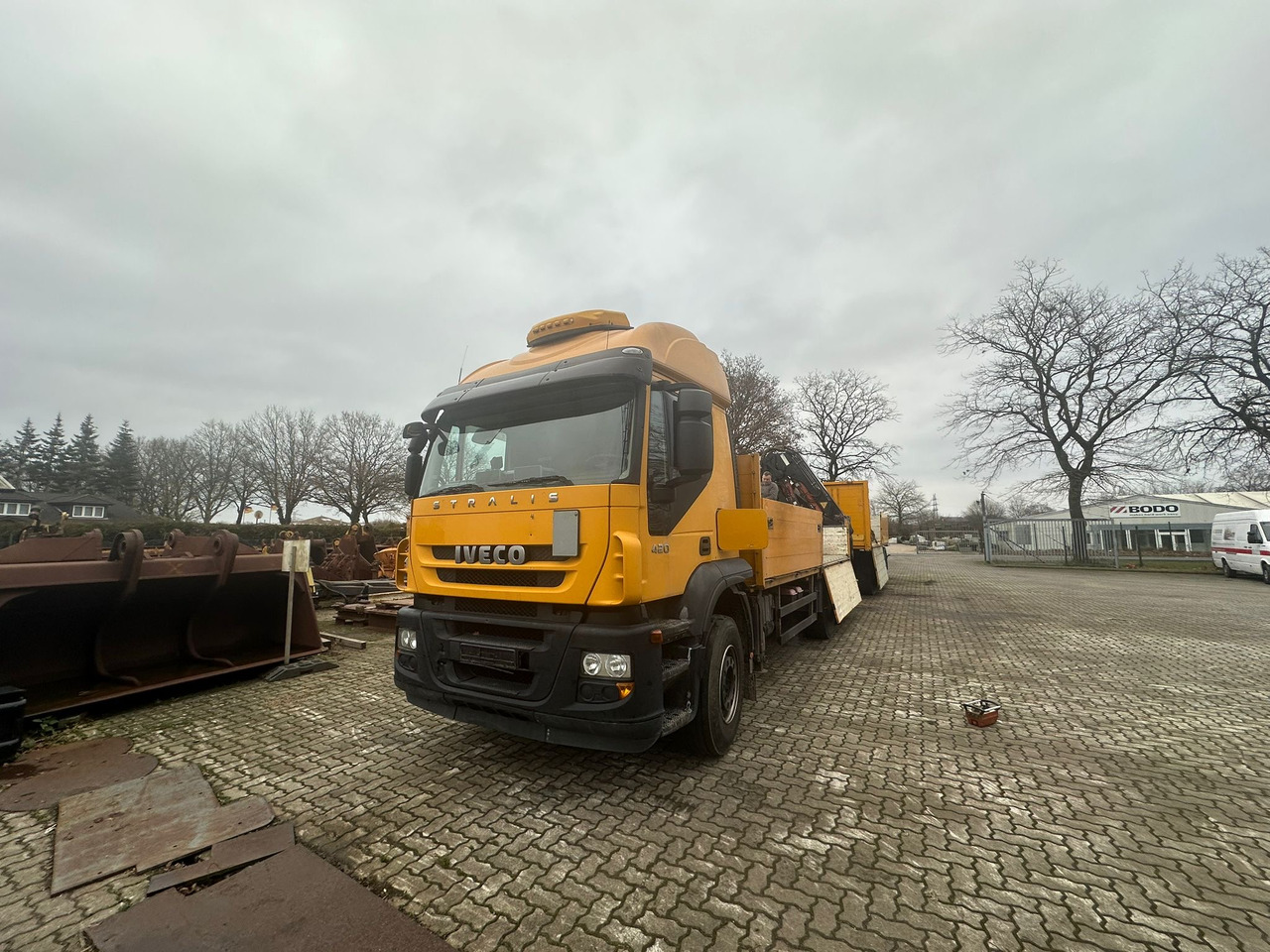 IVECO STRALIS 420 truck open box with TEREX loading crane 290.2E-A3 - Camión multibasculante, Camión grúa: foto 3 IVECO STRALIS 420 truck open box with TEREX loading crane 290.2E-A3 - Camión multibasculante, Camión grúa: foto 3