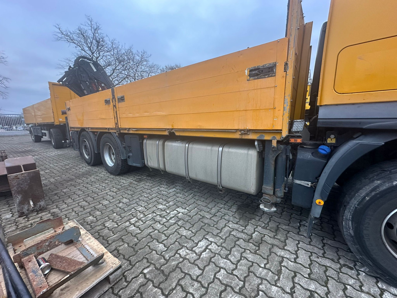 IVECO STRALIS 420 truck open box with TEREX loading crane 290.2E-A3 - Camión multibasculante, Camión grúa: foto 4 IVECO STRALIS 420 truck open box with TEREX loading crane 290.2E-A3 - Camión multibasculante, Camión grúa: foto 4