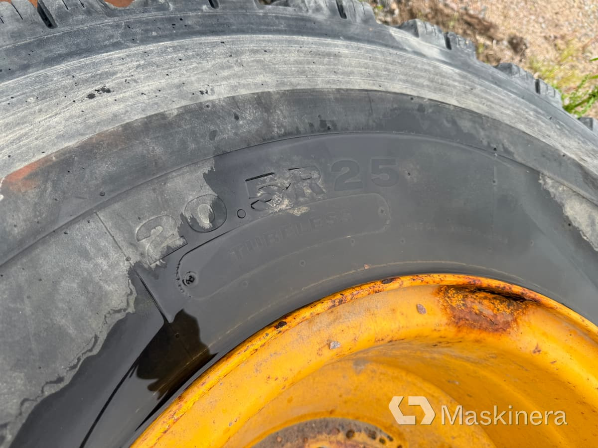 Bridgestone v steel snow 4 st entreprenad däck på fälg 20.5R25 - Rueda completa para Maquinaria de construcción: foto 4 Bridgestone v steel snow 4 st entreprenad däck på fälg 20.5R25 - Rueda completa para Maquinaria de construcción: foto 4