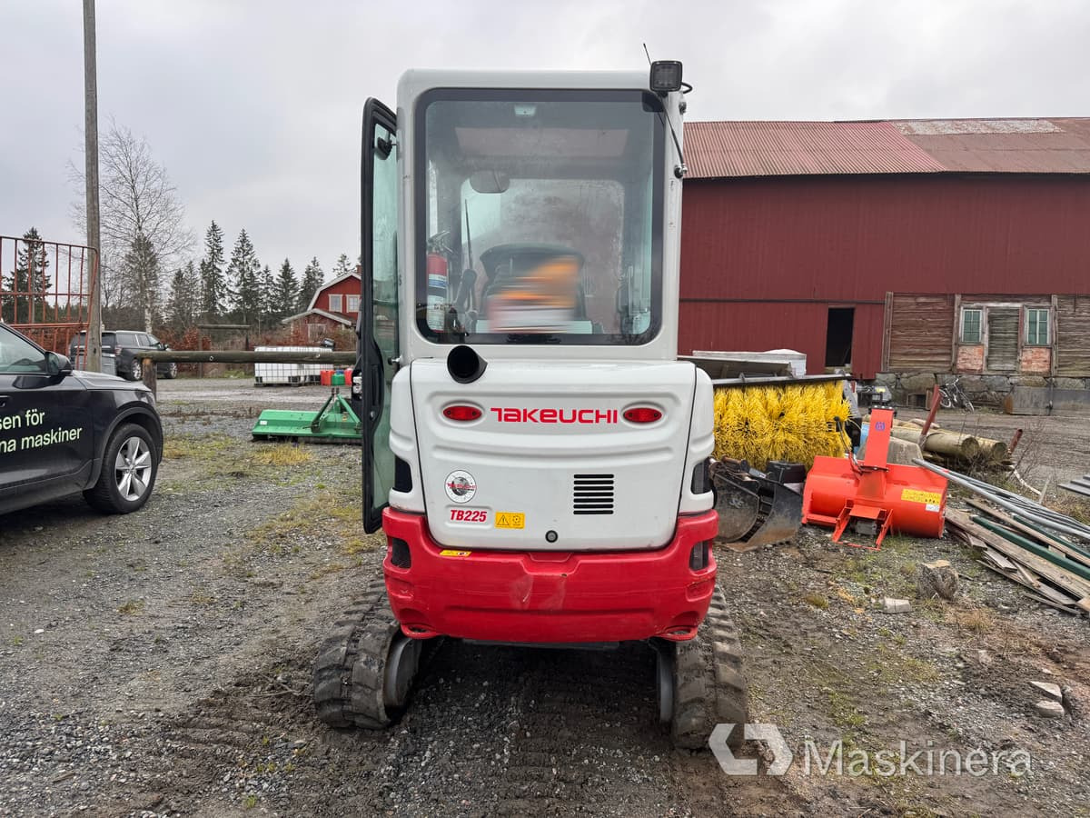 Grävmaskin Takeuchi TB225 - Excavadora de cadenas: foto 5 Grävmaskin Takeuchi TB225 - Excavadora de cadenas: foto 5