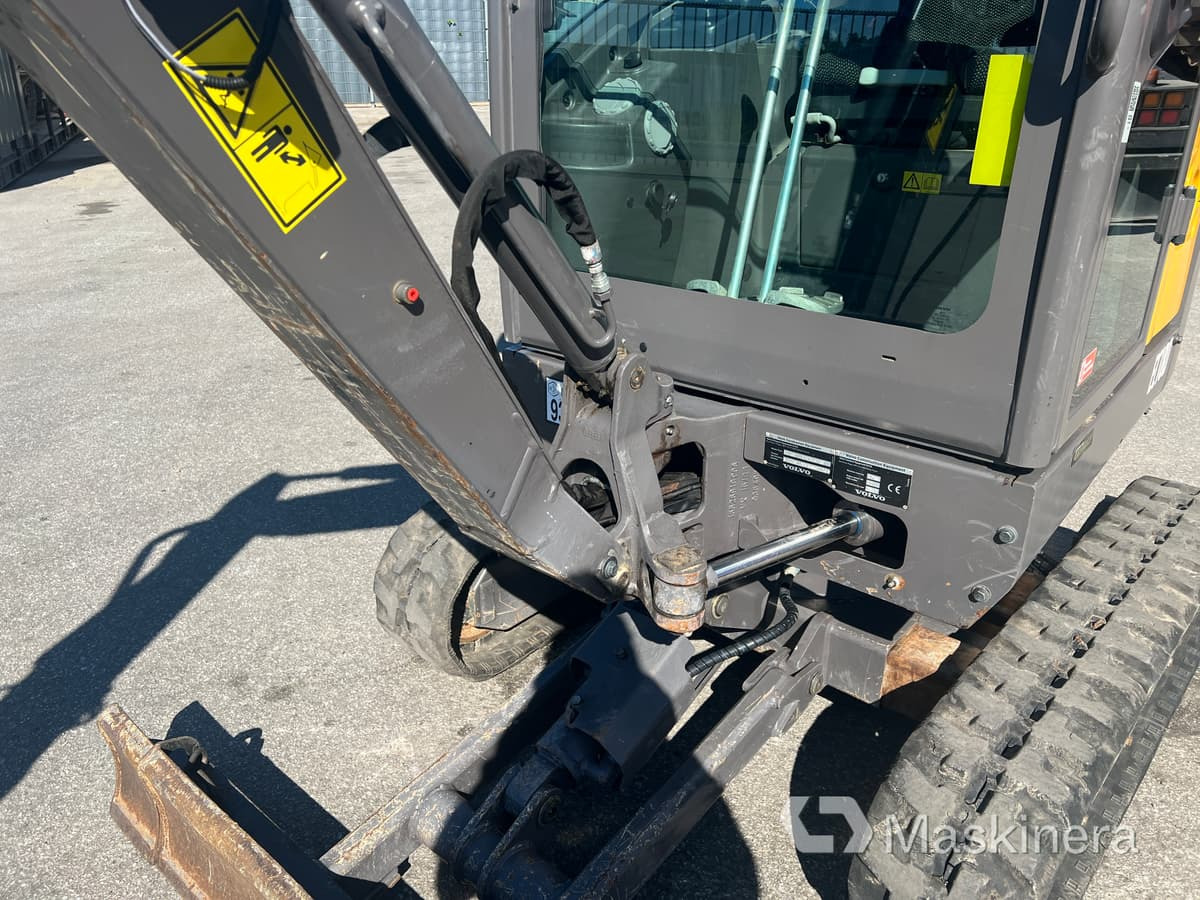 Excavadora de cadenas Grävmaskin Volvo EC18D med maskintrailer och redskap: foto 11
