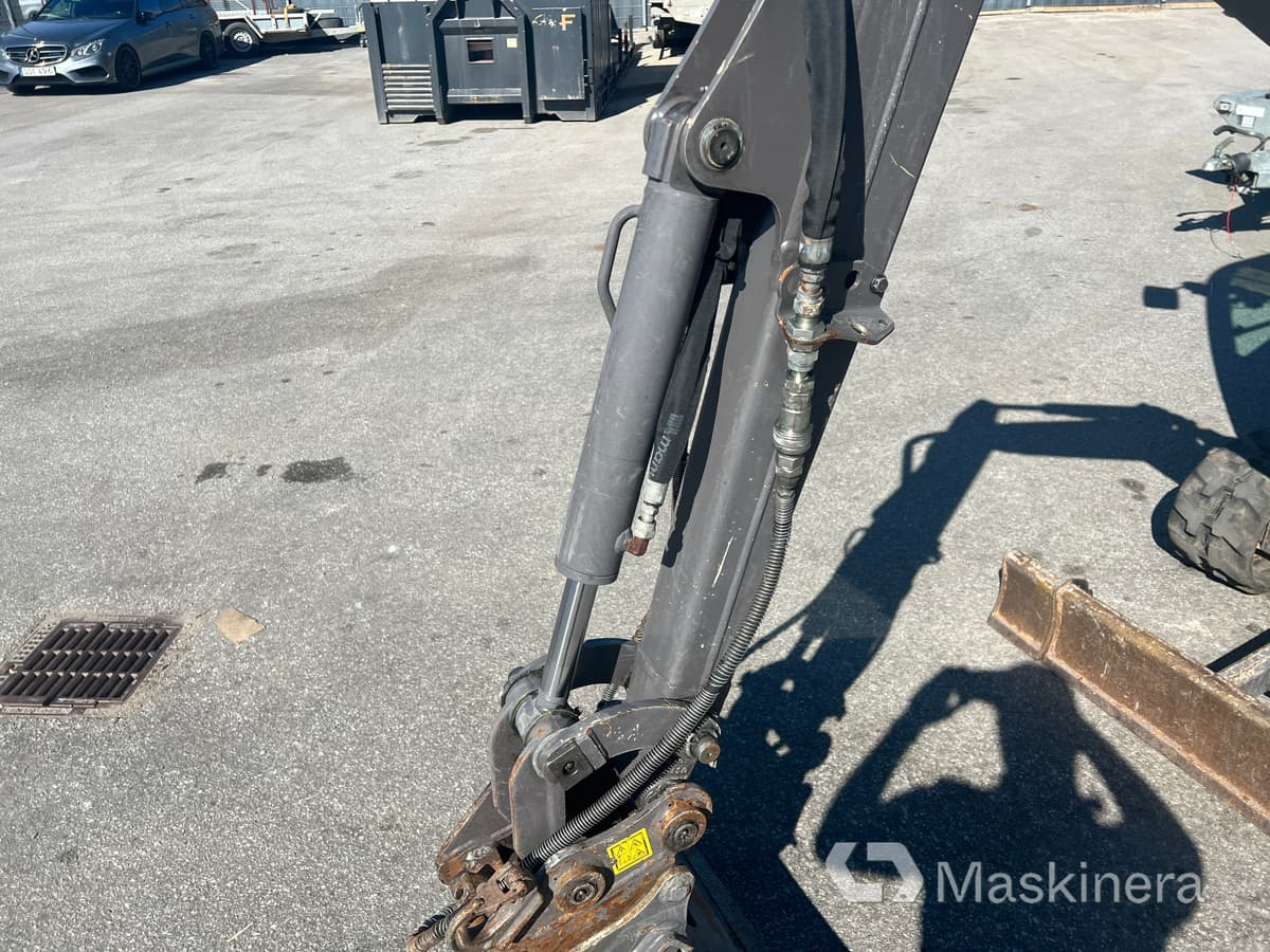 Excavadora de cadenas Grävmaskin Volvo EC18D med maskintrailer och redskap: foto 19
