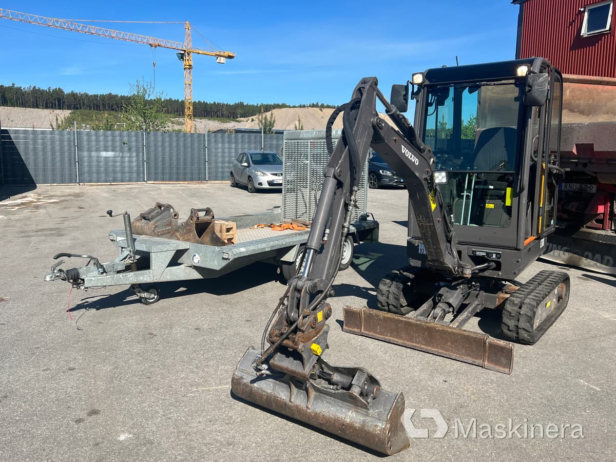Excavadora de cadenas Grävmaskin Volvo EC18D med maskintrailer och redskap: foto 45