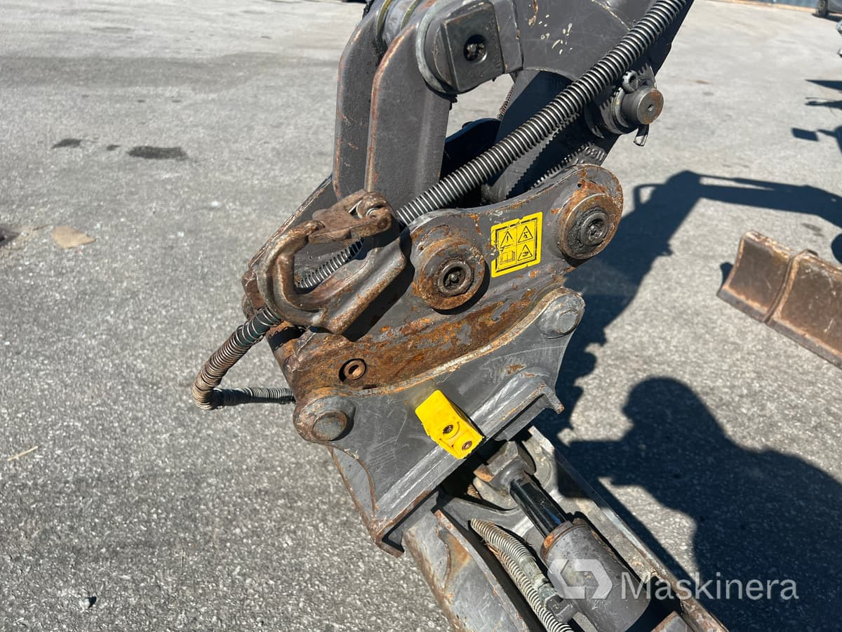 Excavadora de cadenas Grävmaskin Volvo EC18D med maskintrailer och redskap: foto 16