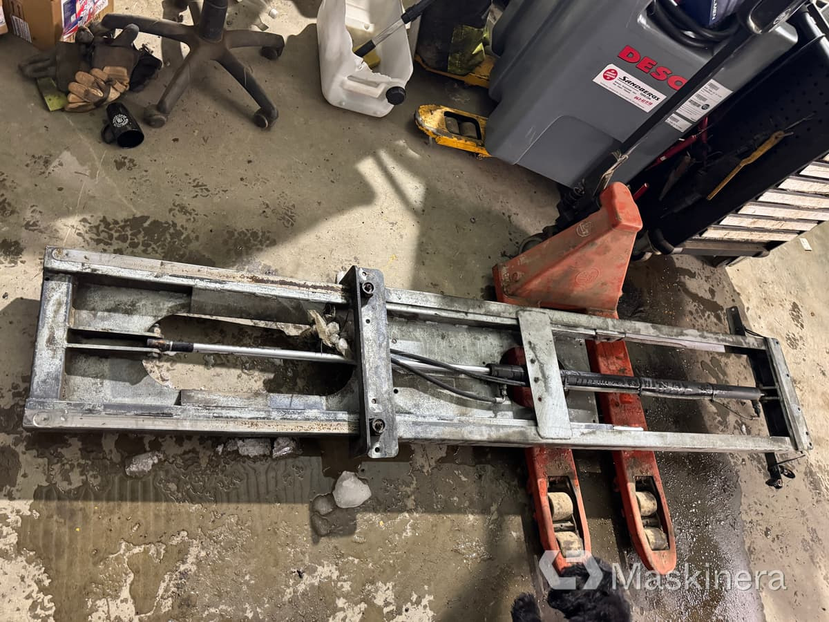 Hyttstativ till timmerkran, V-kran - Implemento para Maquinaria forestal: foto 5 Hyttstativ till timmerkran, V-kran - Implemento para Maquinaria forestal: foto 5