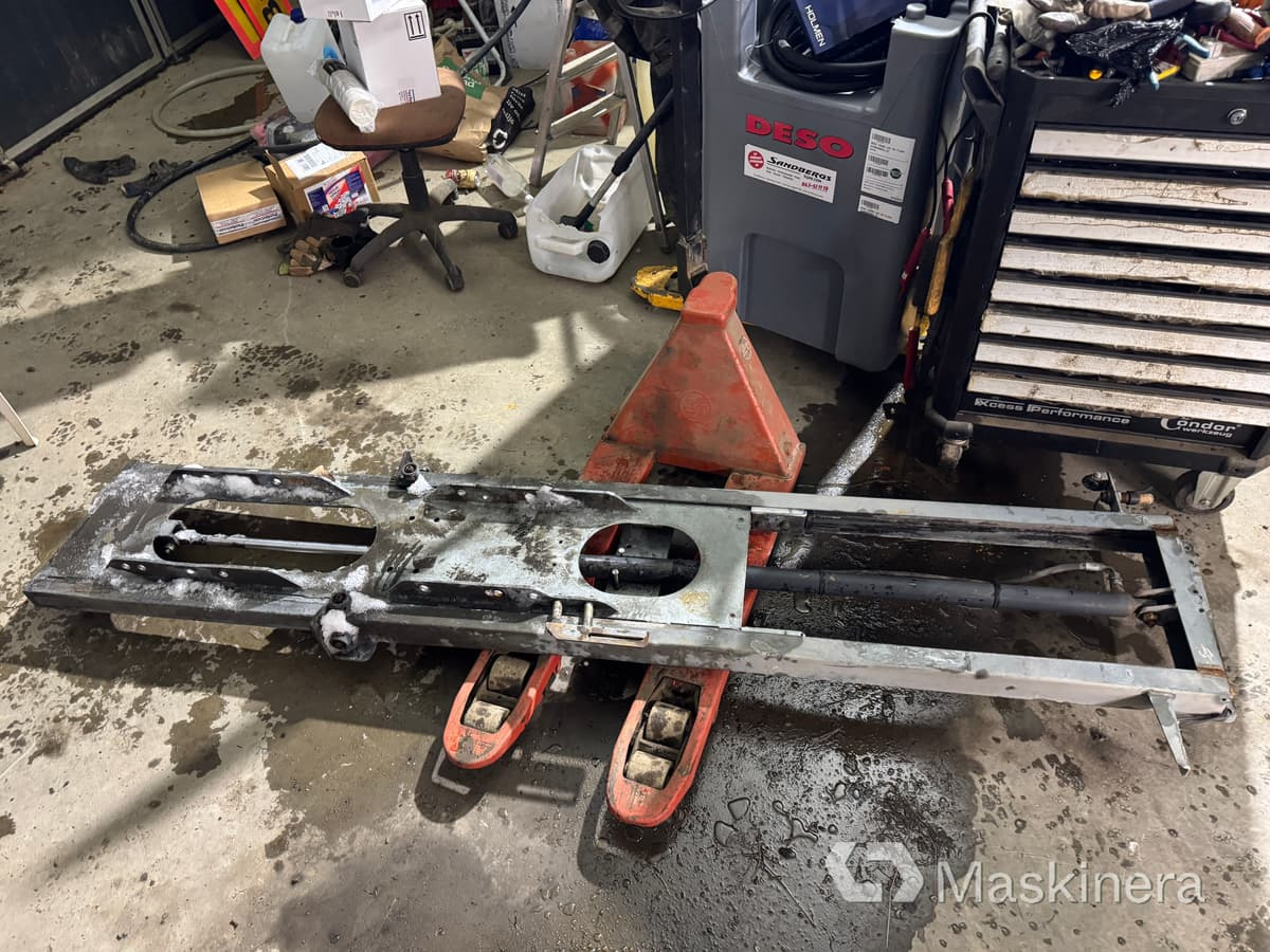 Hyttstativ till timmerkran, V-kran - Implemento para Maquinaria forestal: foto 1 Hyttstativ till timmerkran, V-kran - Implemento para Maquinaria forestal: foto 1