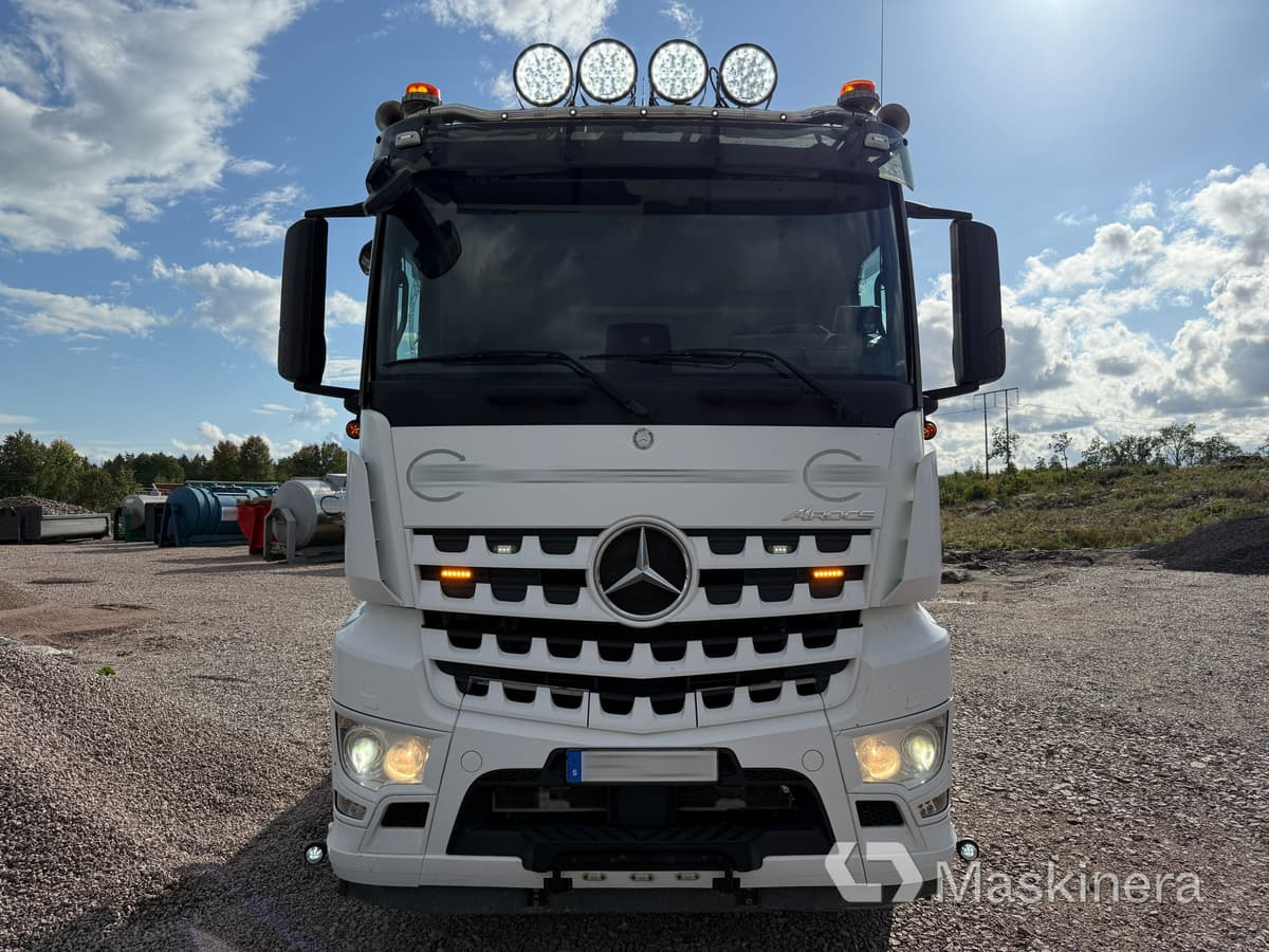 Lastväxlare Mercedes Arocs 2551 - Camión multibasculante: foto 2 Lastväxlare Mercedes Arocs 2551 - Camión multibasculante: foto 2