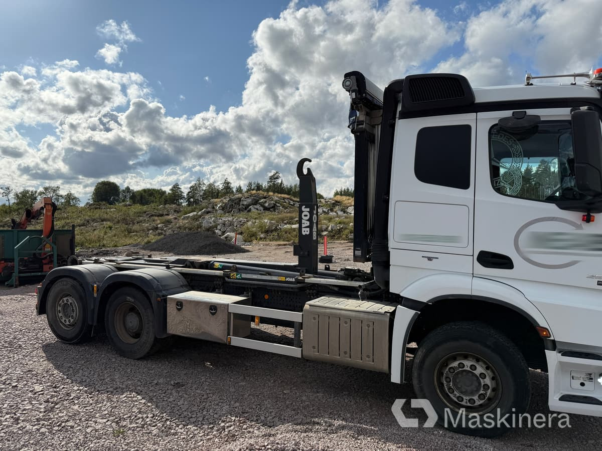Lastväxlare Mercedes Arocs 2551 - Camión multibasculante: foto 4 Lastväxlare Mercedes Arocs 2551 - Camión multibasculante: foto 4