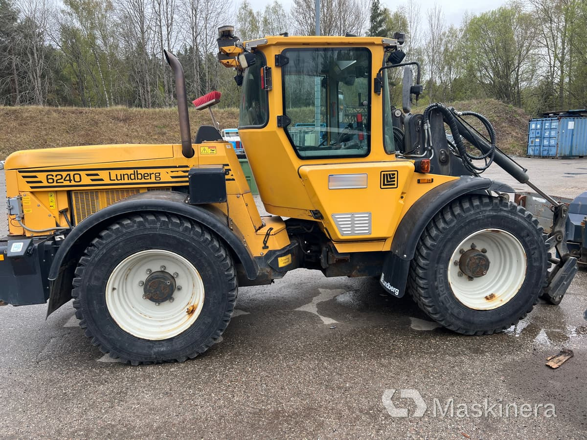 Redskapsbärare Lundberg 6240 med redskap och kombispridare - Otra maquinaria: foto 5 Redskapsbärare Lundberg 6240 med redskap och kombispridare - Otra maquinaria: foto 5