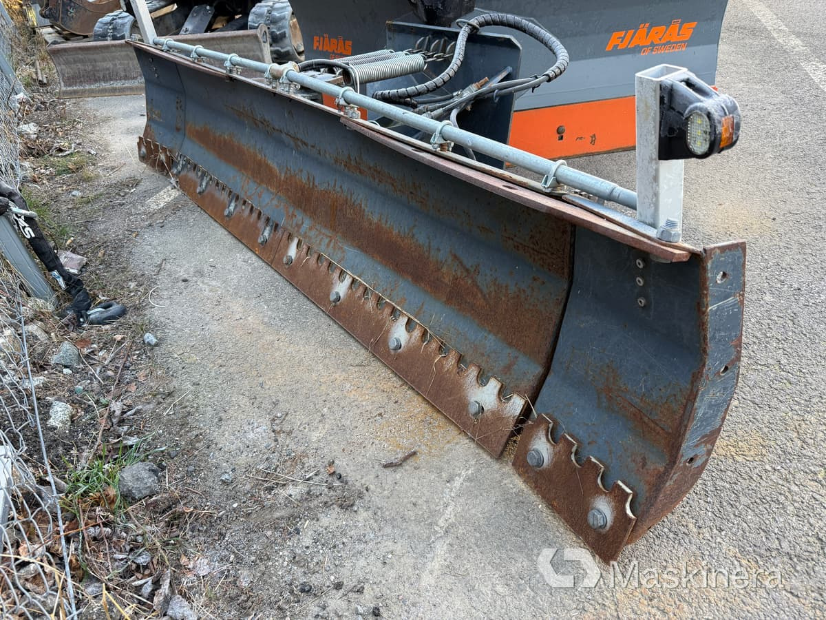 Sami A410365 Schaktblad / Snöplog 2500mm med Avantfäste - Otra maquinaria: foto 3 Sami A410365 Schaktblad / Snöplog 2500mm med Avantfäste - Otra maquinaria: foto 3