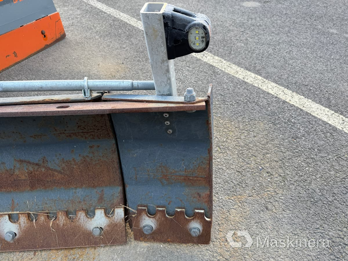 Sami A410365 Schaktblad / Snöplog 2500mm med Avantfäste - Otra maquinaria: foto 4 Sami A410365 Schaktblad / Snöplog 2500mm med Avantfäste - Otra maquinaria: foto 4
