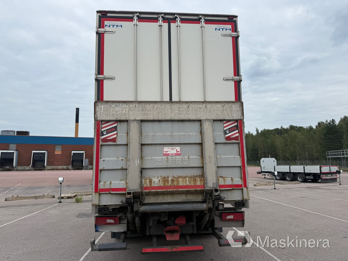 Skåpbil Scania R520 - Camión caja cerrada: foto 3 Skåpbil Scania R520 - Camión caja cerrada: foto 3