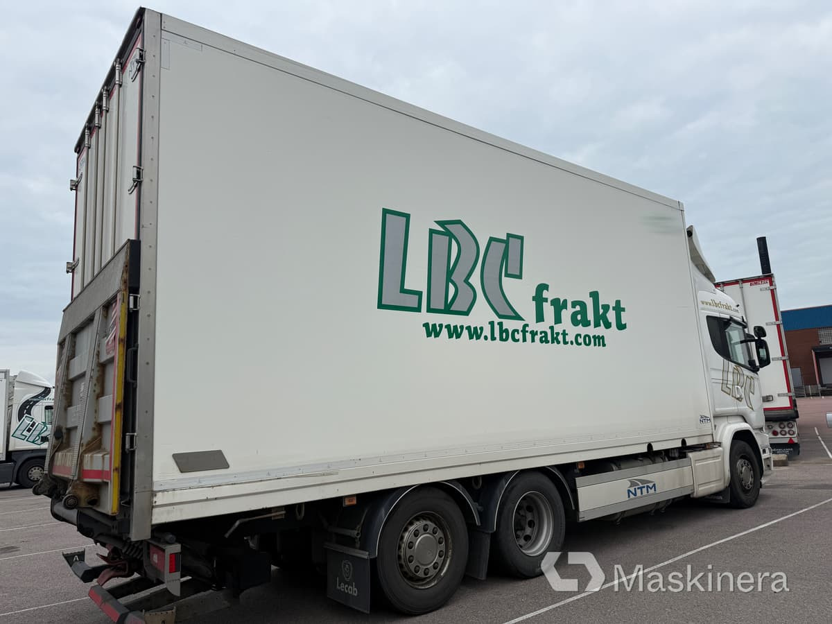 Skåpbil Scania R520 - Camión caja cerrada: foto 4 Skåpbil Scania R520 - Camión caja cerrada: foto 4