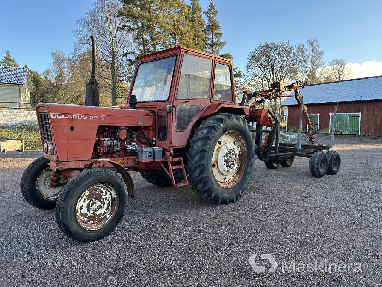 Traktor Belarus 50S med skogsvagn och lastare - Tractor: foto 1 Traktor Belarus 50S med skogsvagn och lastare - Tractor: foto 1