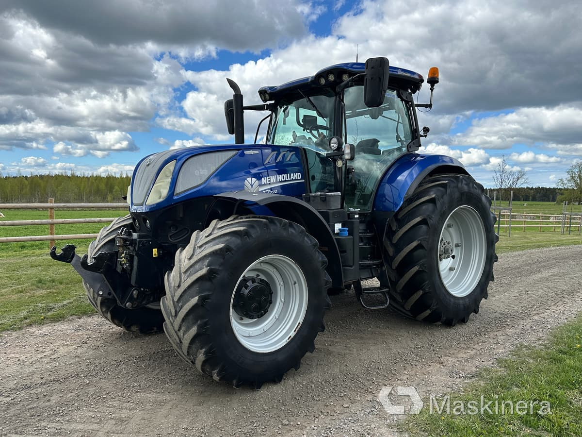 Traktor New Holland T7.270 AC 4WD - Tractor: foto 1 Traktor New Holland T7.270 AC 4WD - Tractor: foto 1