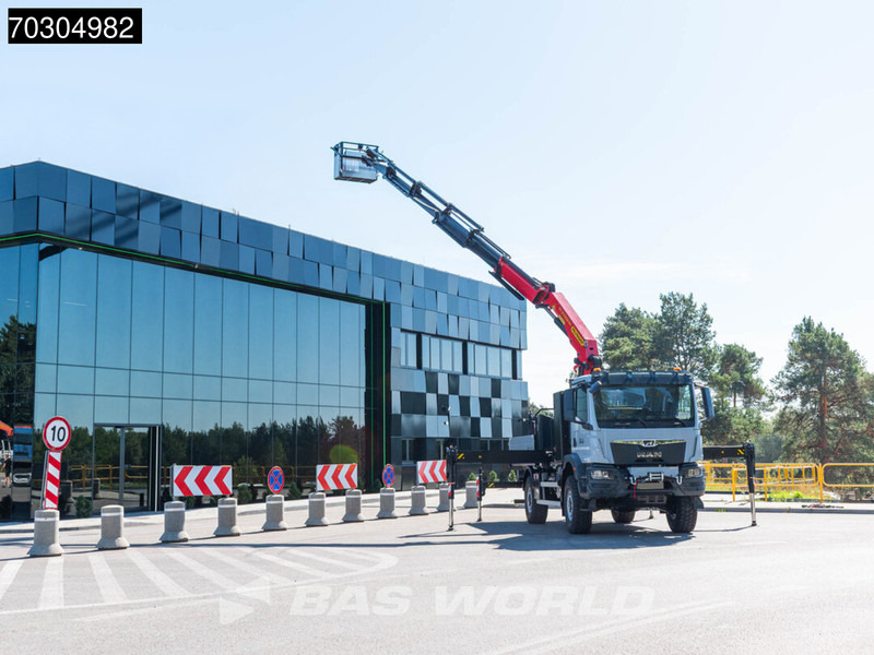 MAN TGM 18.320 4X4 NEW 4x4 Palfinger PK 27002-SH D Crane manbasket Steelsuspension - Camión caja abierta, Camión grúa: foto 2 MAN TGM 18.320 4X4 NEW 4x4 Palfinger PK 27002-SH D Crane manbasket Steelsuspension - Camión caja abierta, Camión grúa: foto 2
