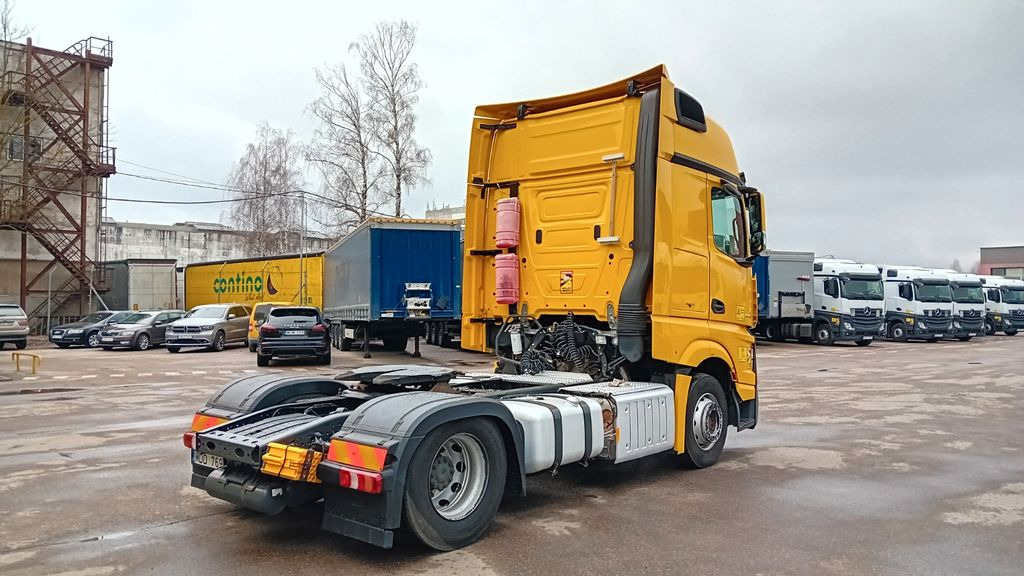 Mercedes-Benz 1845 GIGA space - Cabeza tractora: foto 4 Mercedes-Benz 1845 GIGA space - Cabeza tractora: foto 4