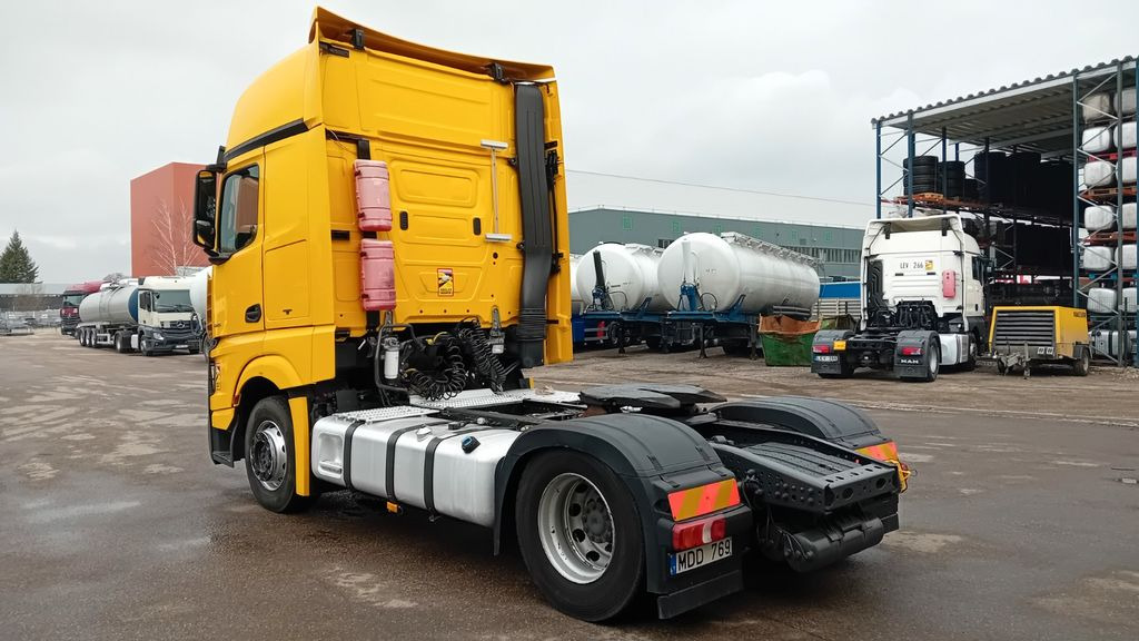 Mercedes-Benz 1845 GIGA space - Cabeza tractora: foto 3 Mercedes-Benz 1845 GIGA space - Cabeza tractora: foto 3