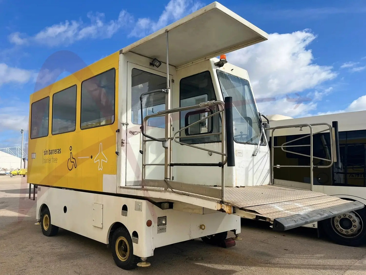 AEROFABRIL 6C-4M-ALT.6 - Ambulift: foto 1 AEROFABRIL 6C-4M-ALT.6 - Ambulift: foto 1