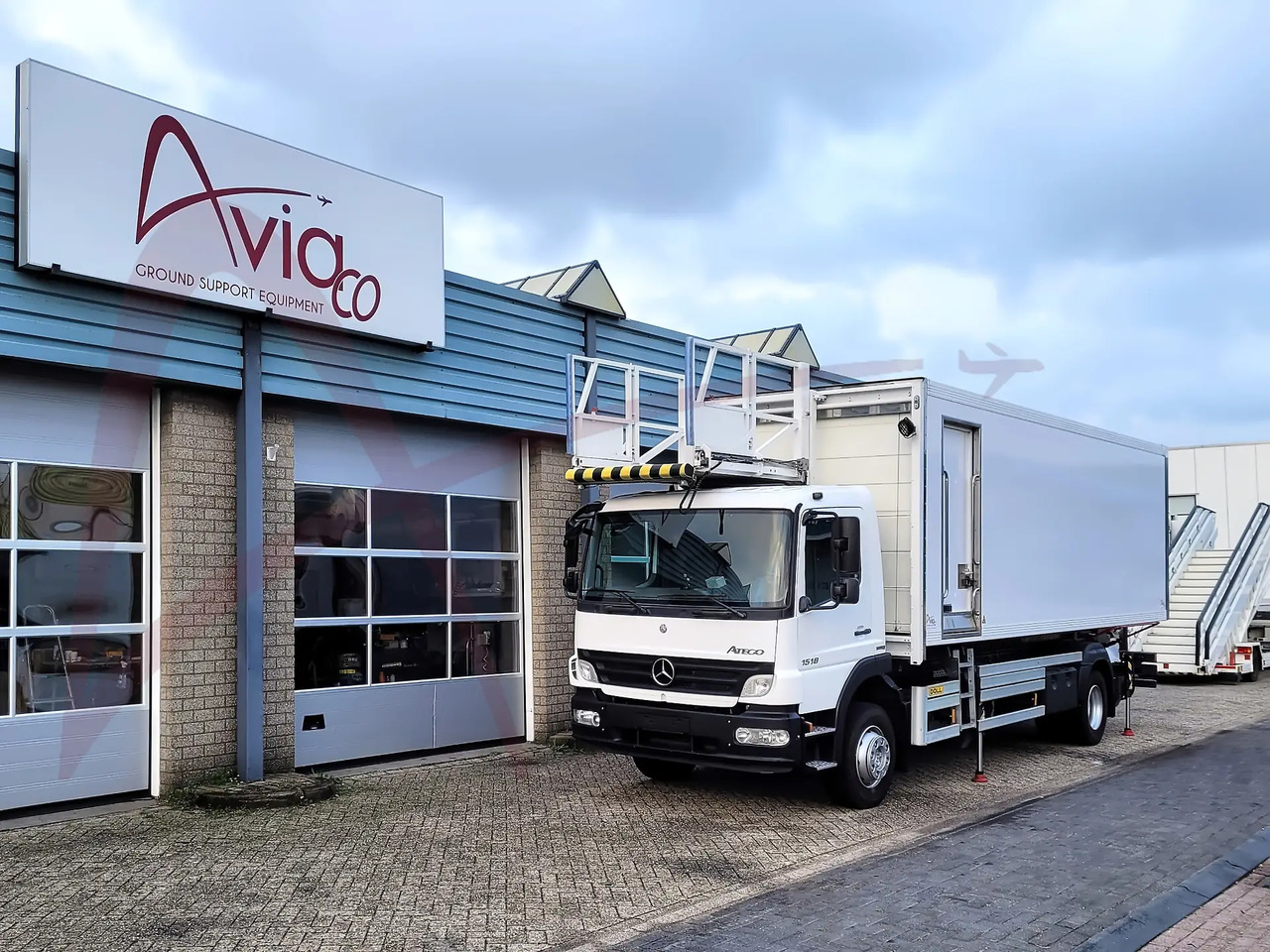 DOLL X-CAT U79.15S045.00 - Camión de catering: foto 5 DOLL X-CAT U79.15S045.00 - Camión de catering: foto 5