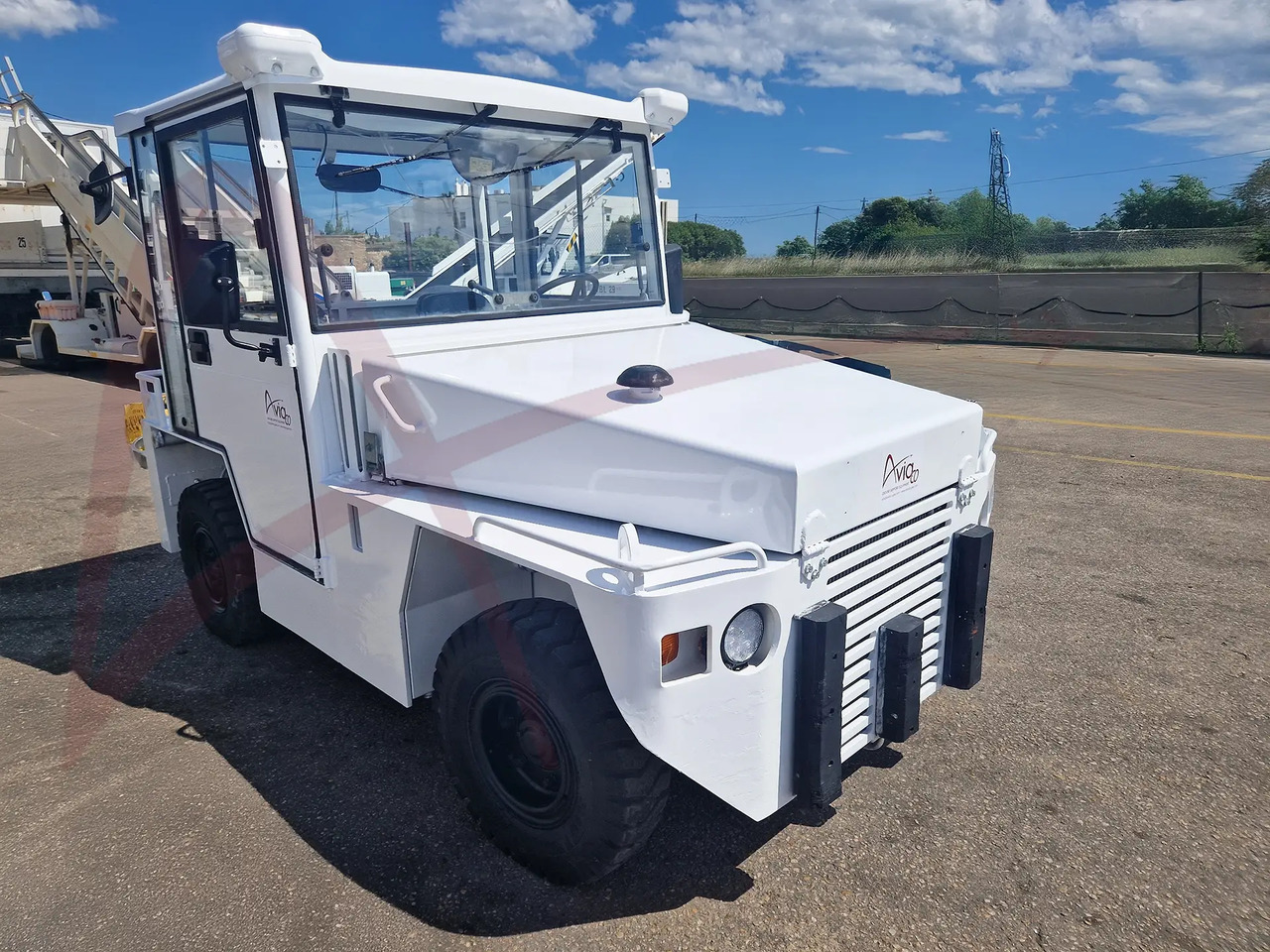 EINSA TA-5 - Tractor de equipaje: foto 1 EINSA TA-5 - Tractor de equipaje: foto 1