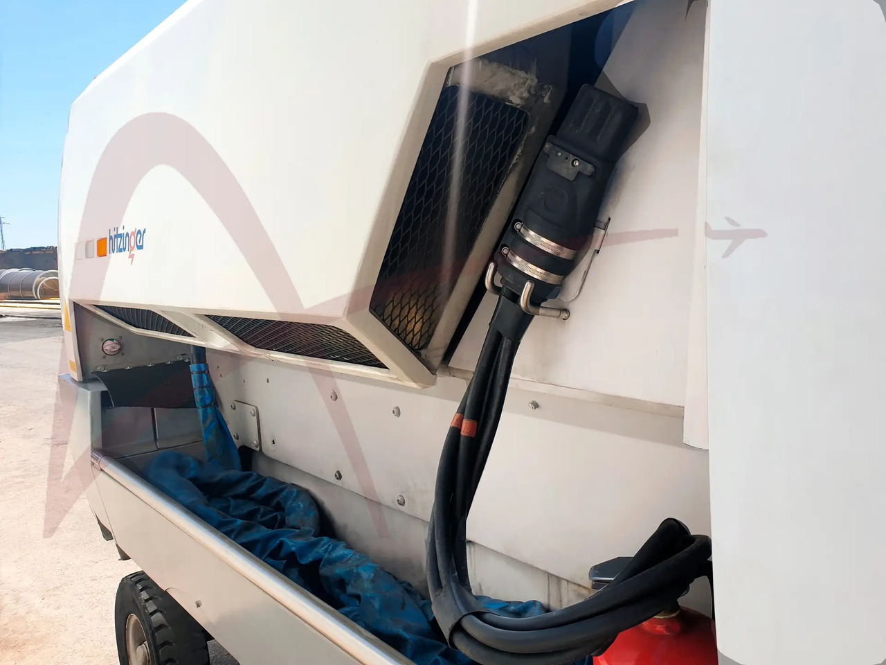 HITZINGER GPU-140SD-E18-28 - Unidad de potencia en tierra: foto 2 HITZINGER GPU-140SD-E18-28 - Unidad de potencia en tierra: foto 2