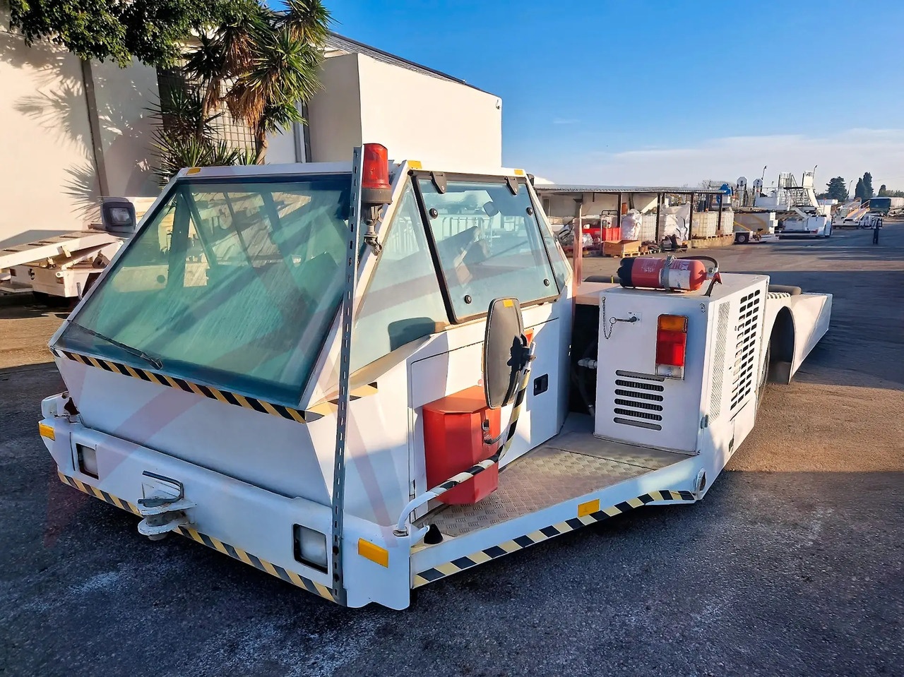 JBT EXPEDITER 160 - Remolcador de aviones: foto 1 JBT EXPEDITER 160 - Remolcador de aviones: foto 1