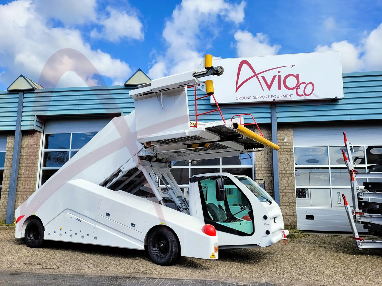 KAHLBACHER JET-STEP 180/420 - Escalera de pasajeros: foto 1 KAHLBACHER JET-STEP 180/420 - Escalera de pasajeros: foto 1