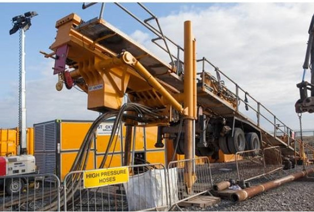 Heavy dril rig 10 ton, including 60 drill rod !! - Perforadora: foto 1 Heavy dril rig 10 ton, including 60 drill rod !! - Perforadora: foto 1