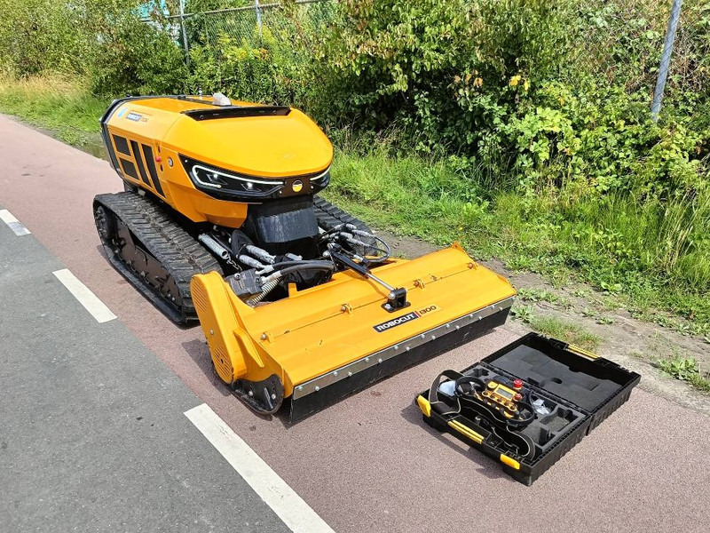 McConnel Robocut RC56 robot remote maaier mower 1200kg - Segadora: foto 4 McConnel Robocut RC56 robot remote maaier mower 1200kg - Segadora: foto 4